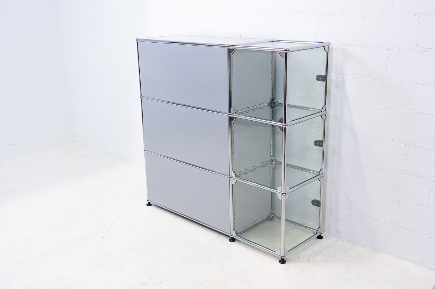 USM Haller Vitrine Glas Mattsilber Nr. 4