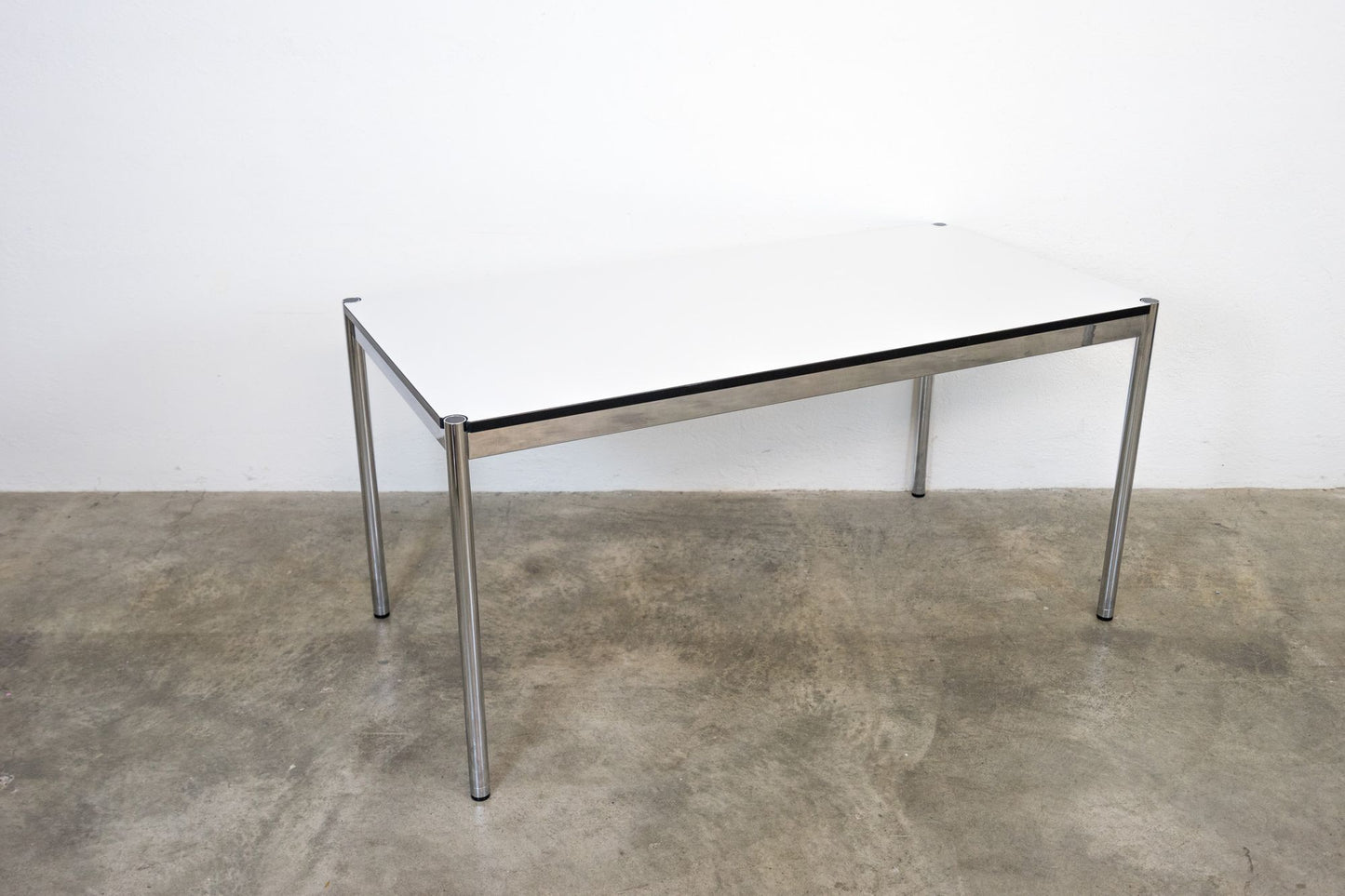 USM Haller Bürotisch 150x75 cm Perlgrau