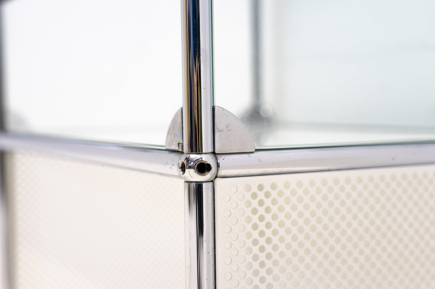 USM Haller Vitrine Glas Reinweiss Nr. 1