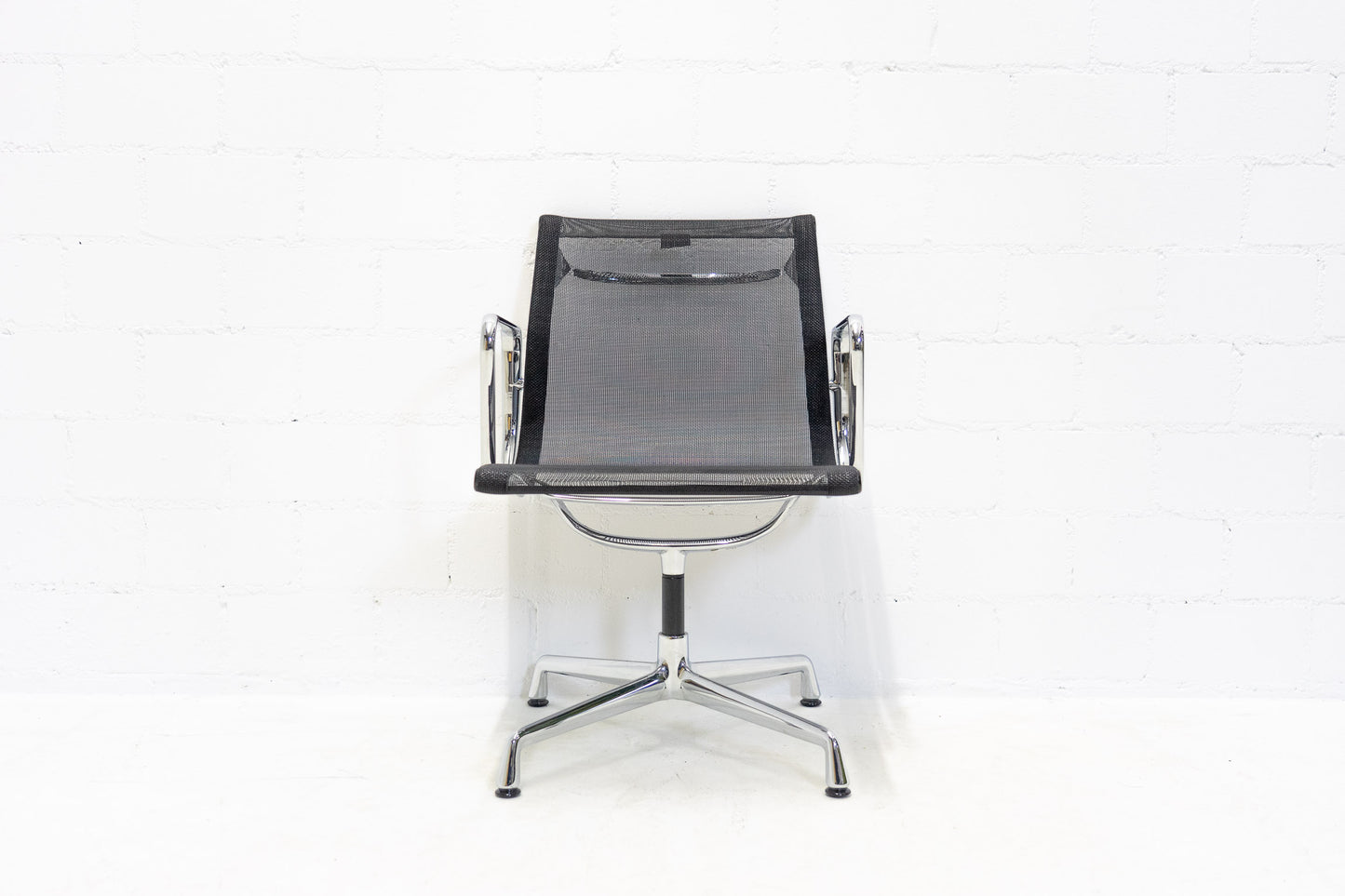 Vitra Eames Aluminium Chair EA 108 Netz