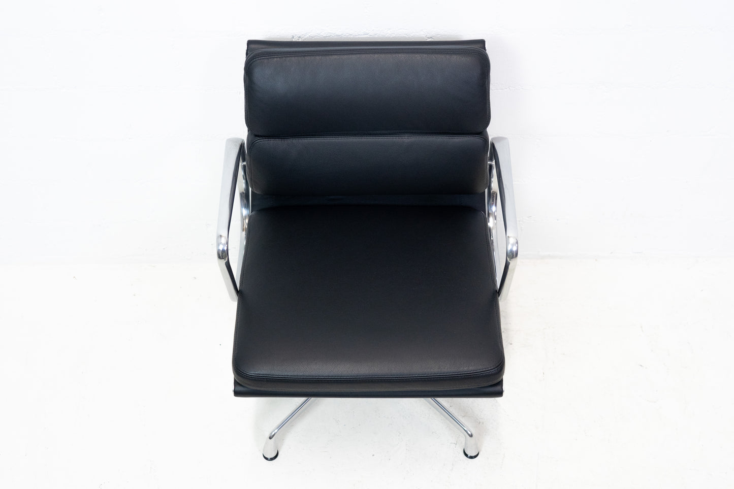 Vitra Eames Aluminium Chair EA 208 Leder Nr. 2