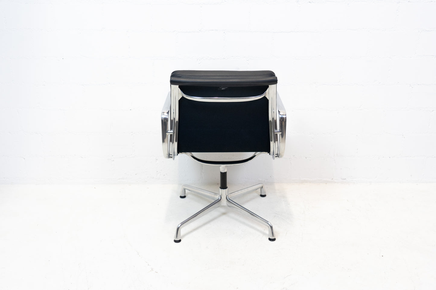 Vitra Eames Aluminium Chair EA 208 Leder Nr. 2