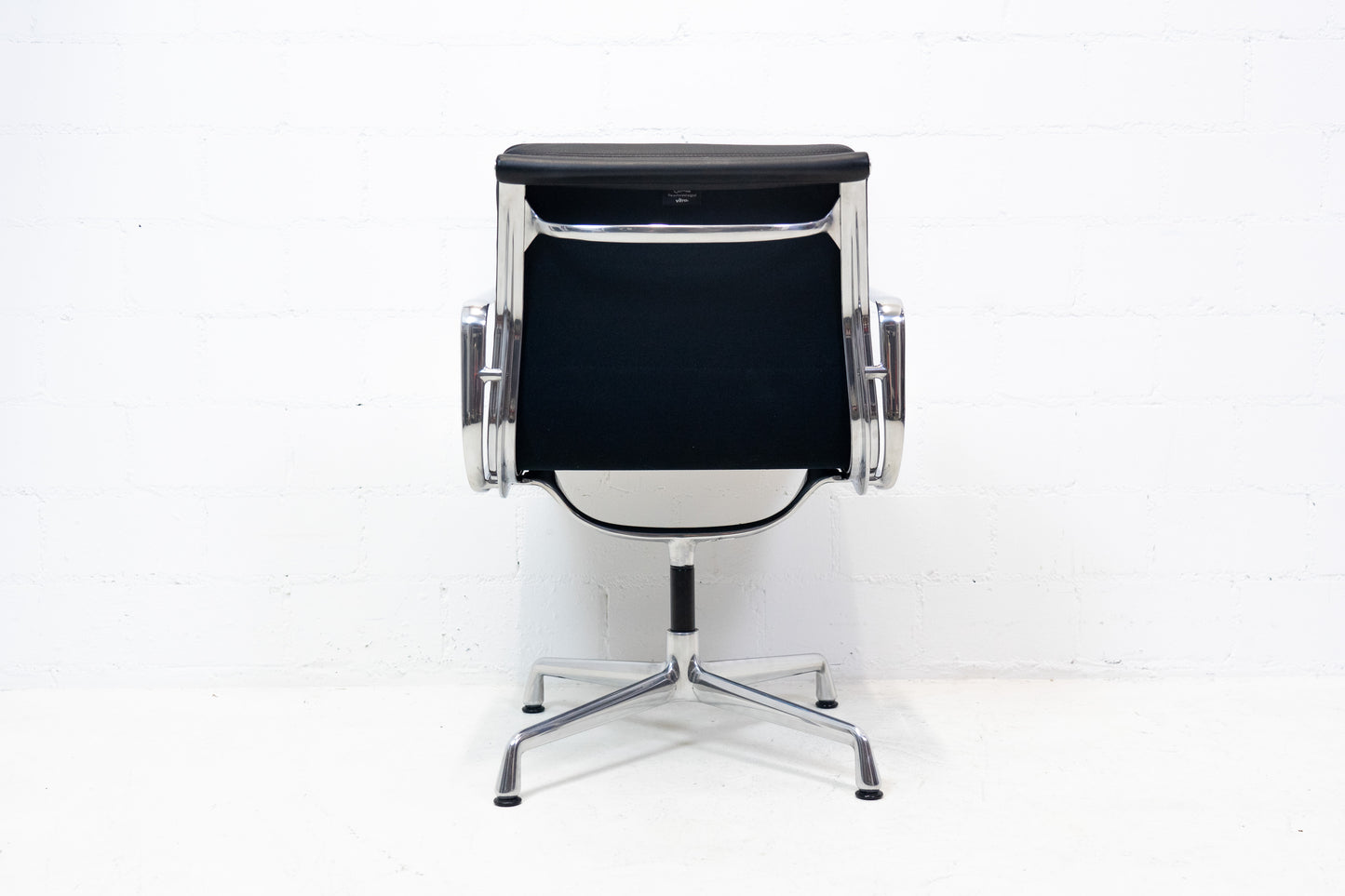 Vitra Eames Aluminium Chair EA 208 Leder Nr. 2