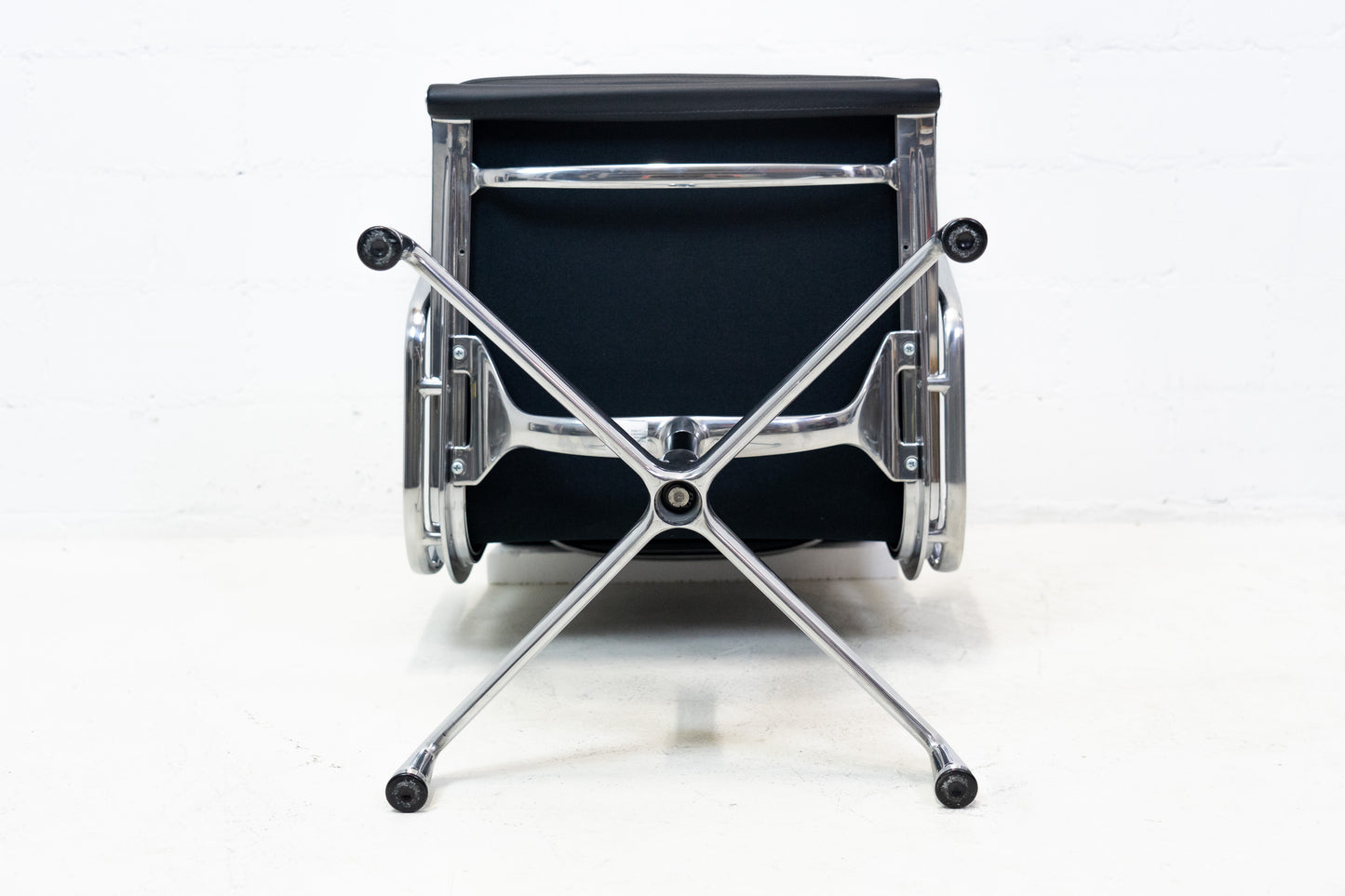 Vitra Eames Aluminium Chair EA 208 Leder Nr. 2