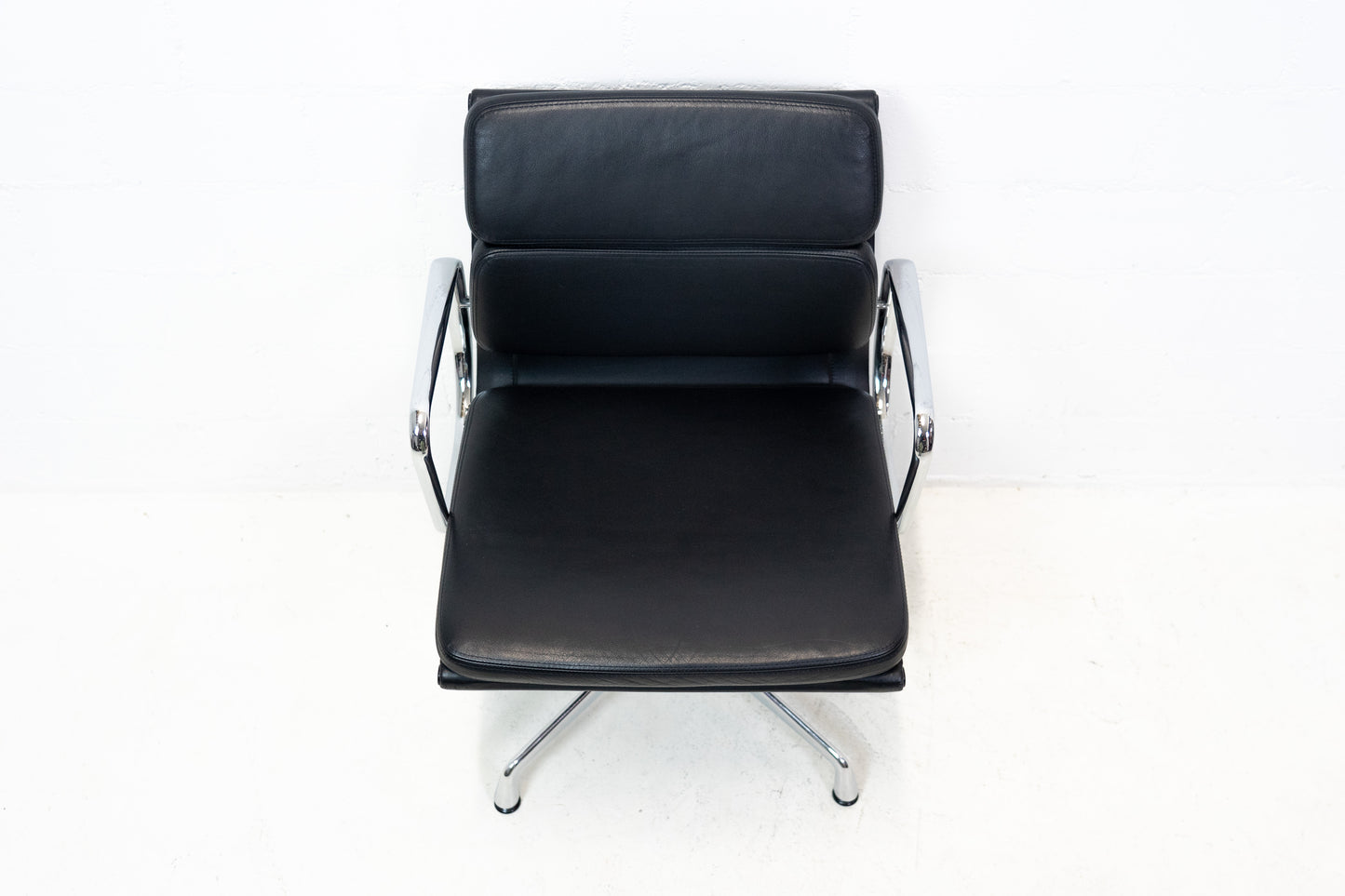 Vitra Eames Aluminium Chair EA 208 Leder Nr. 3