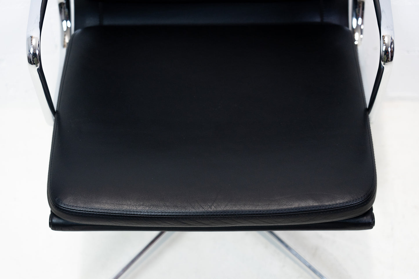 Vitra Eames Aluminium Chair EA 208 Leder Nr. 3