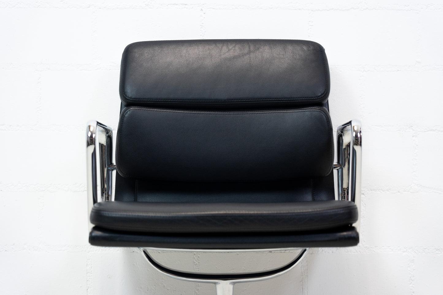 Vitra Eames Aluminium Chair EA 208 Leder Nr. 3