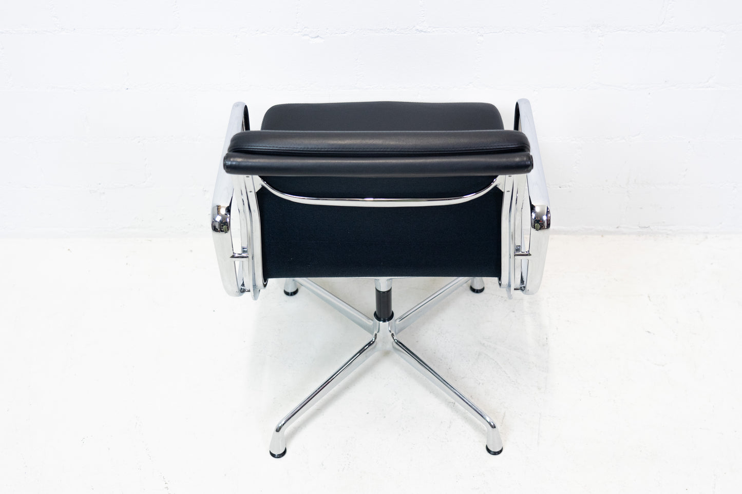Vitra Eames Aluminium Chair EA 208 Leder Nr. 3