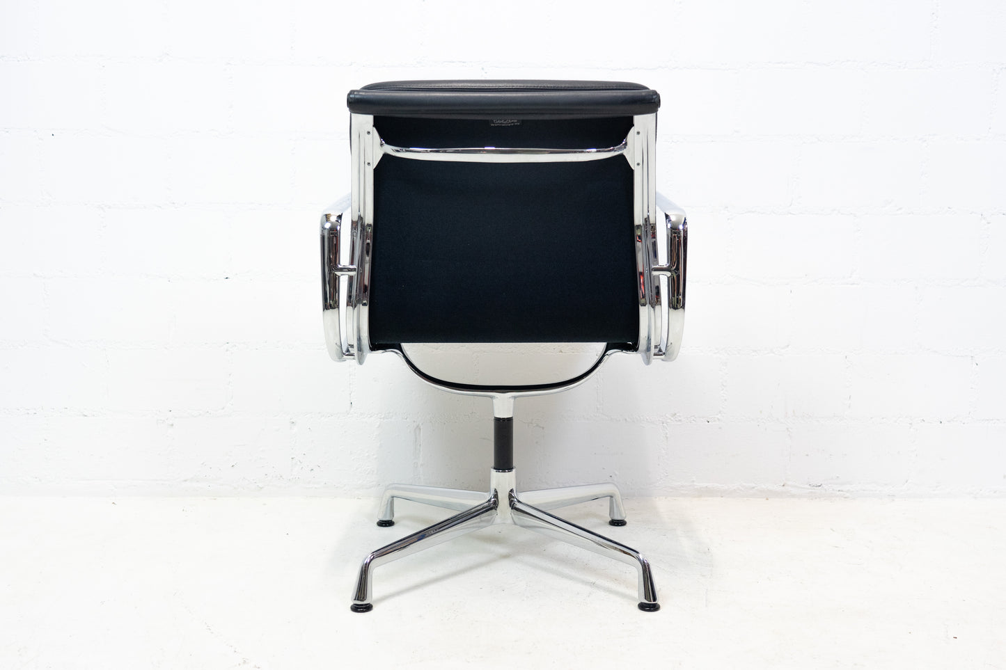 Vitra Eames Aluminium Chair EA 208 Leder Nr. 3