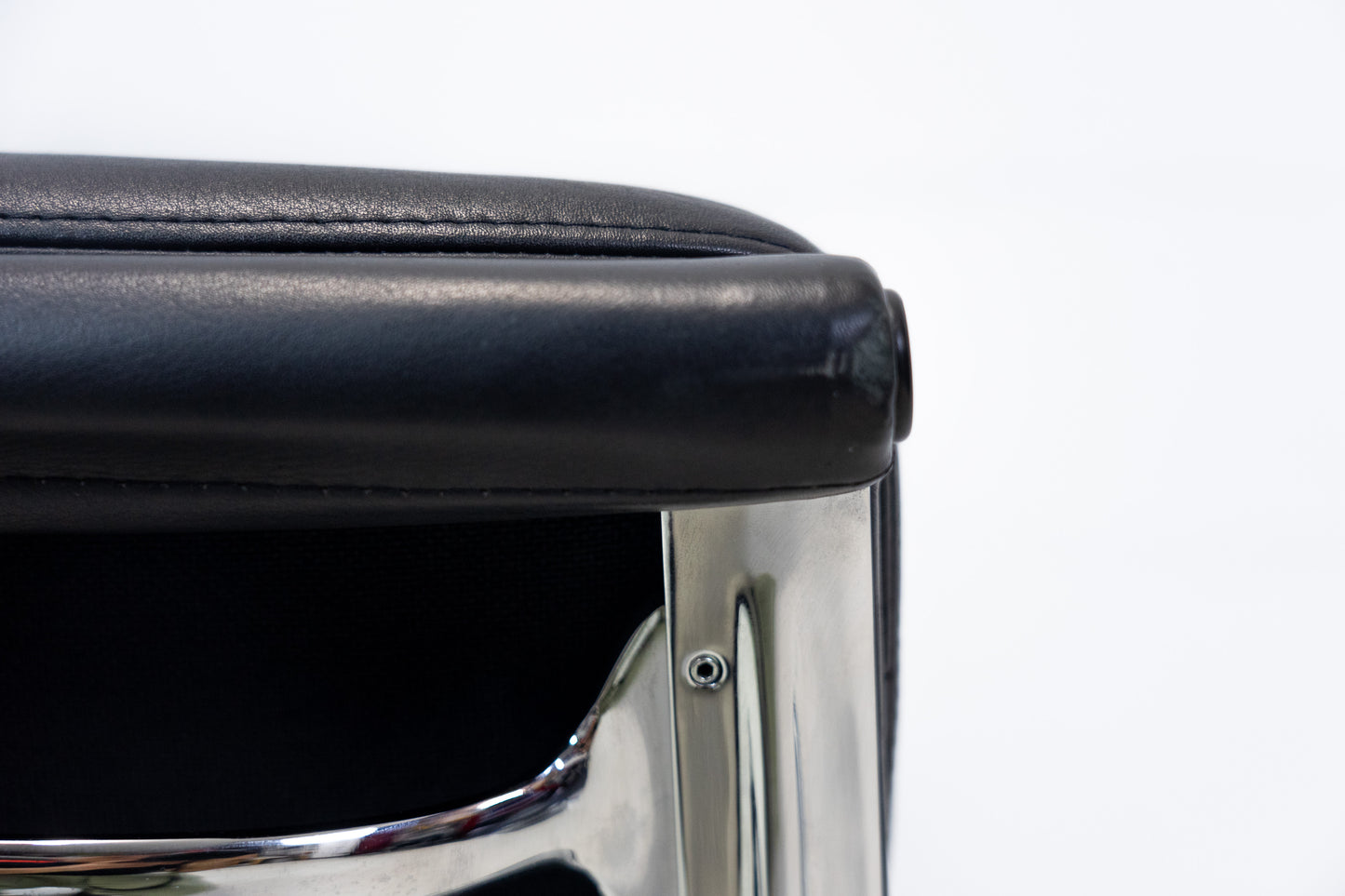 Vitra Eames Aluminium Chair EA 208 Leder Nr. 3