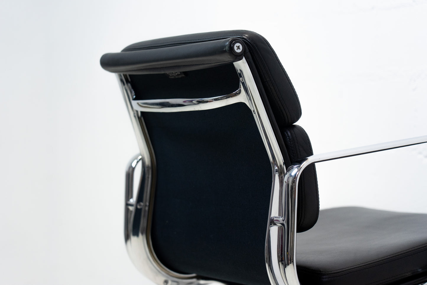 Vitra Eames Aluminium Chair EA 208 Leder Nr. 3