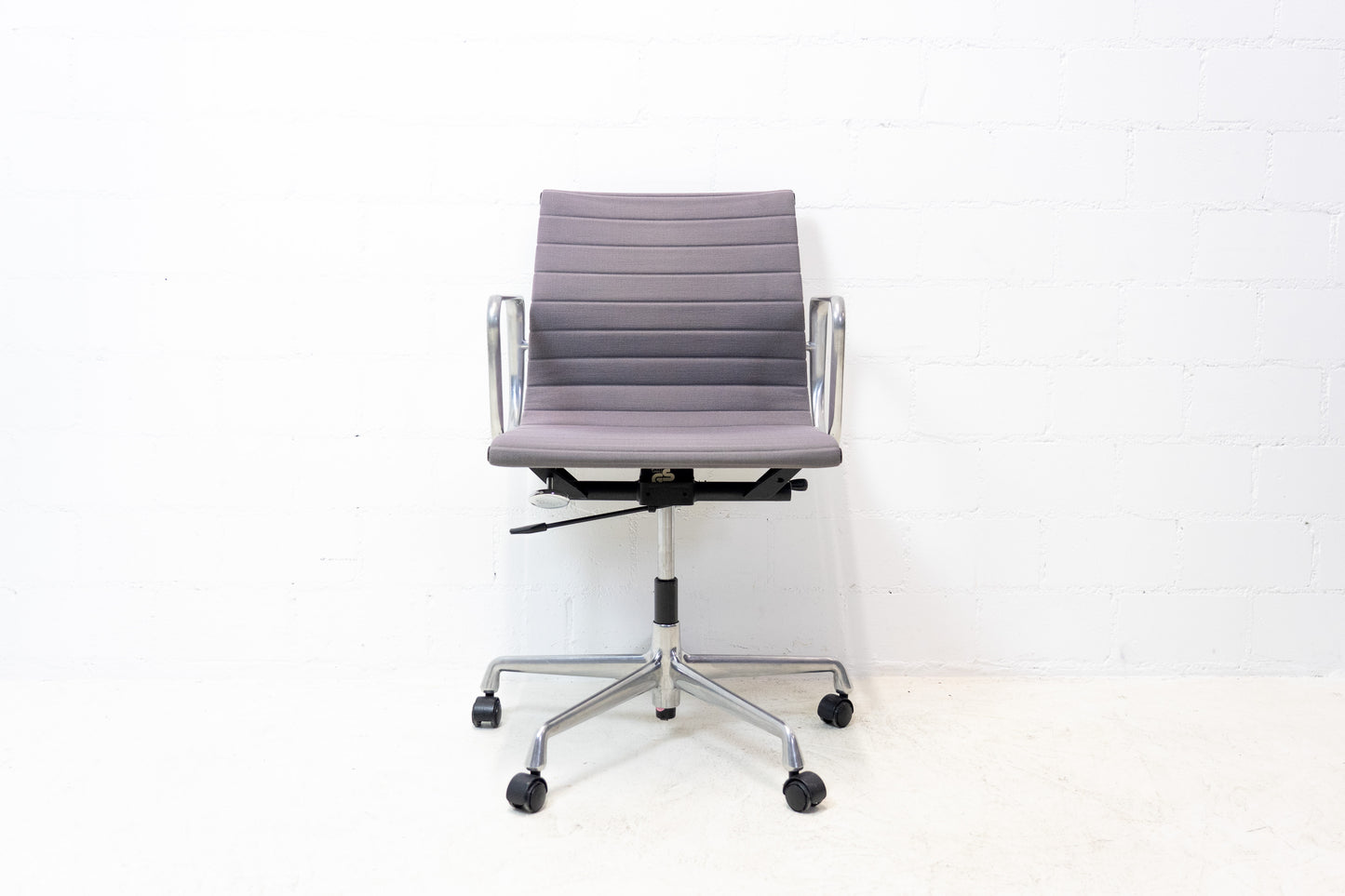 Vitra Aluminium Chair EA 117 Hopsak