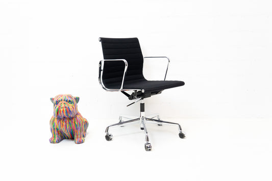 Vitra Aluminium Chair EA 117 Hopsak Nr. 2