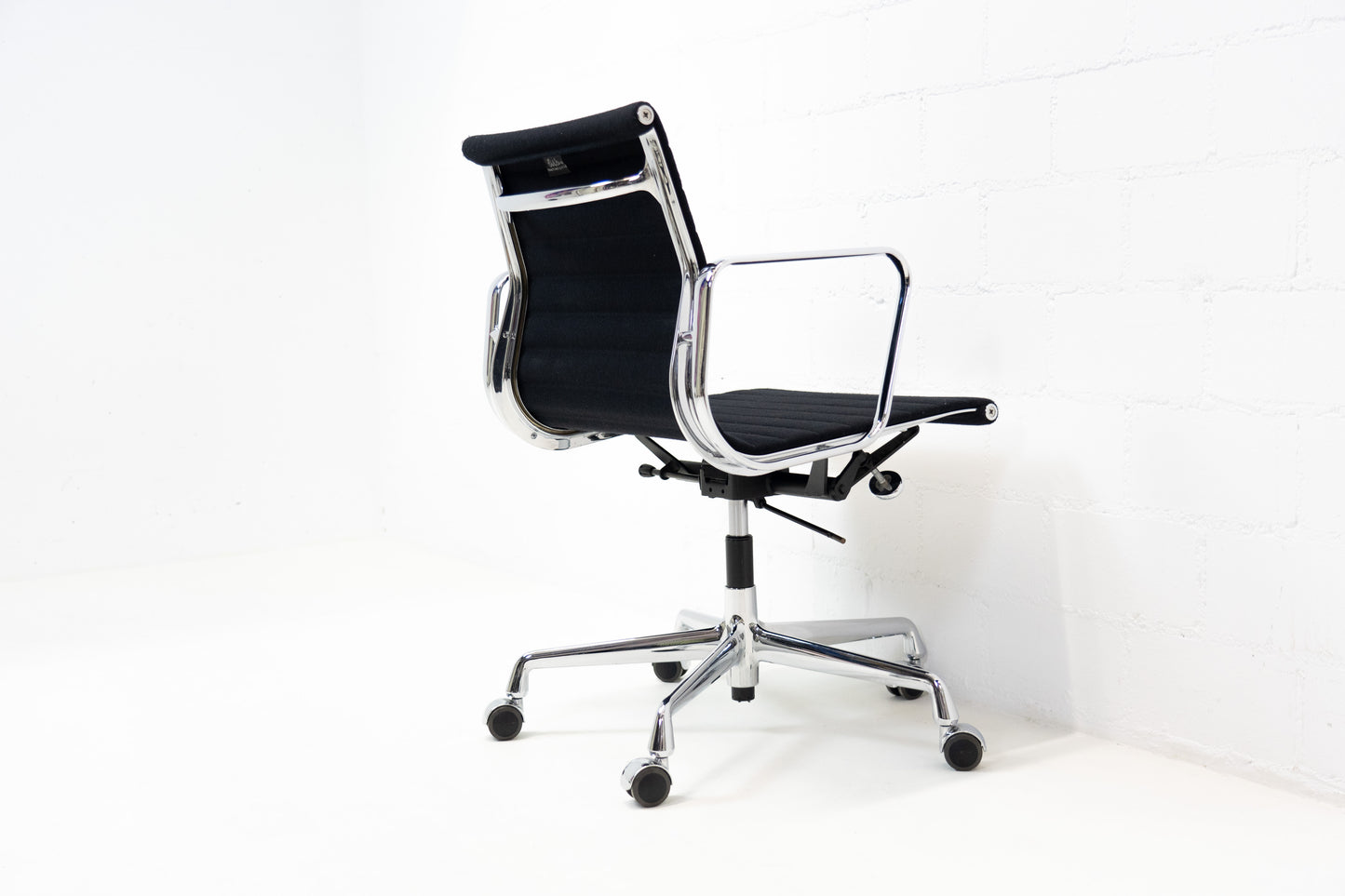Vitra Aluminium Chair EA 117 Hopsak Nr. 2
