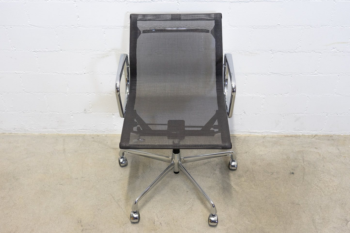 Vitra Aluminium Chair EA 117 Netz