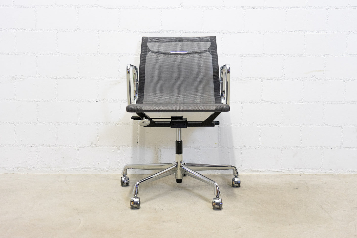 Vitra Aluminium Chair EA 117 Netz