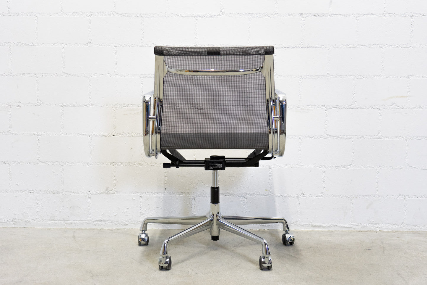 Vitra Aluminium Chair EA 117 Netz