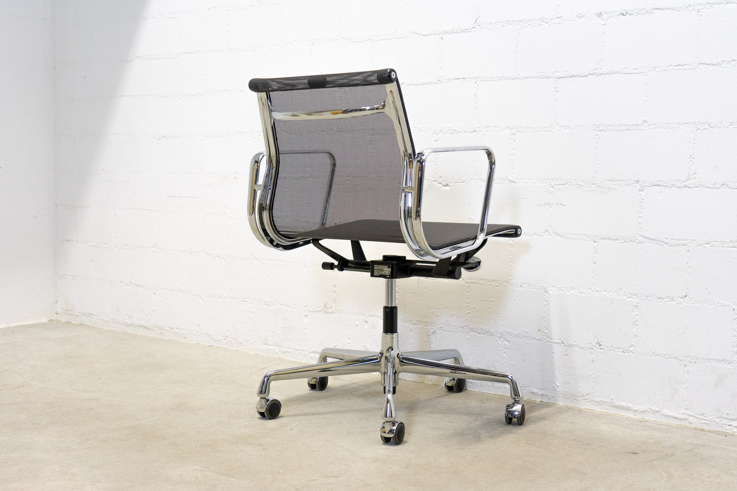 Vitra Aluminium Chair EA 117 Netz