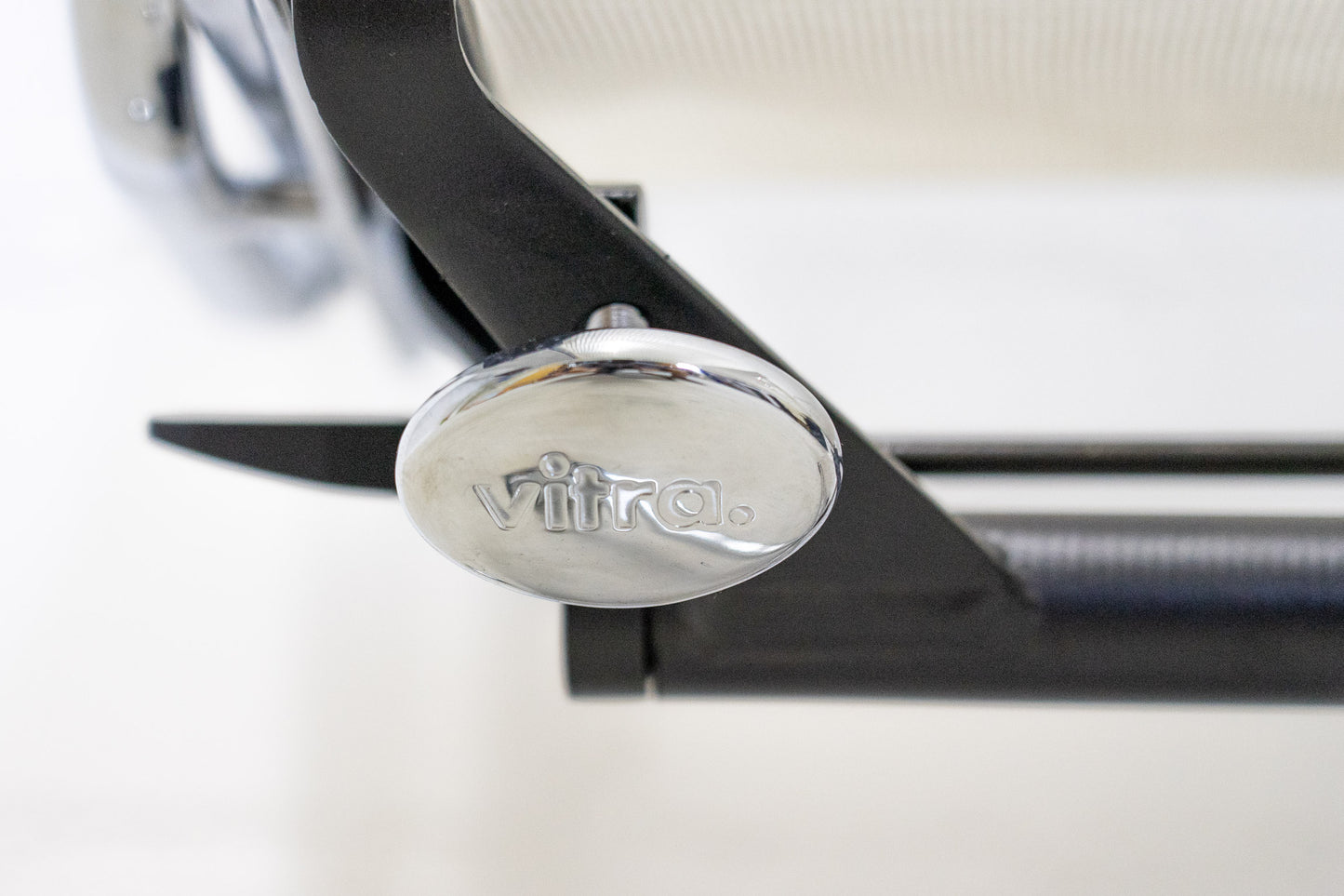 Vitra Aluminium Chair EA 117 Netz Weiss