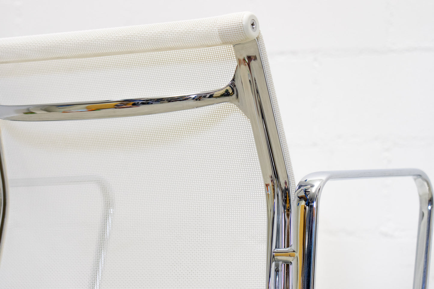 Vitra Aluminium Chair EA 117 Netz Weiss