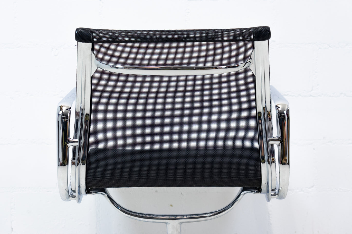 Vitra Eames Aluminium Chair EA 107 Netz Nr. 2