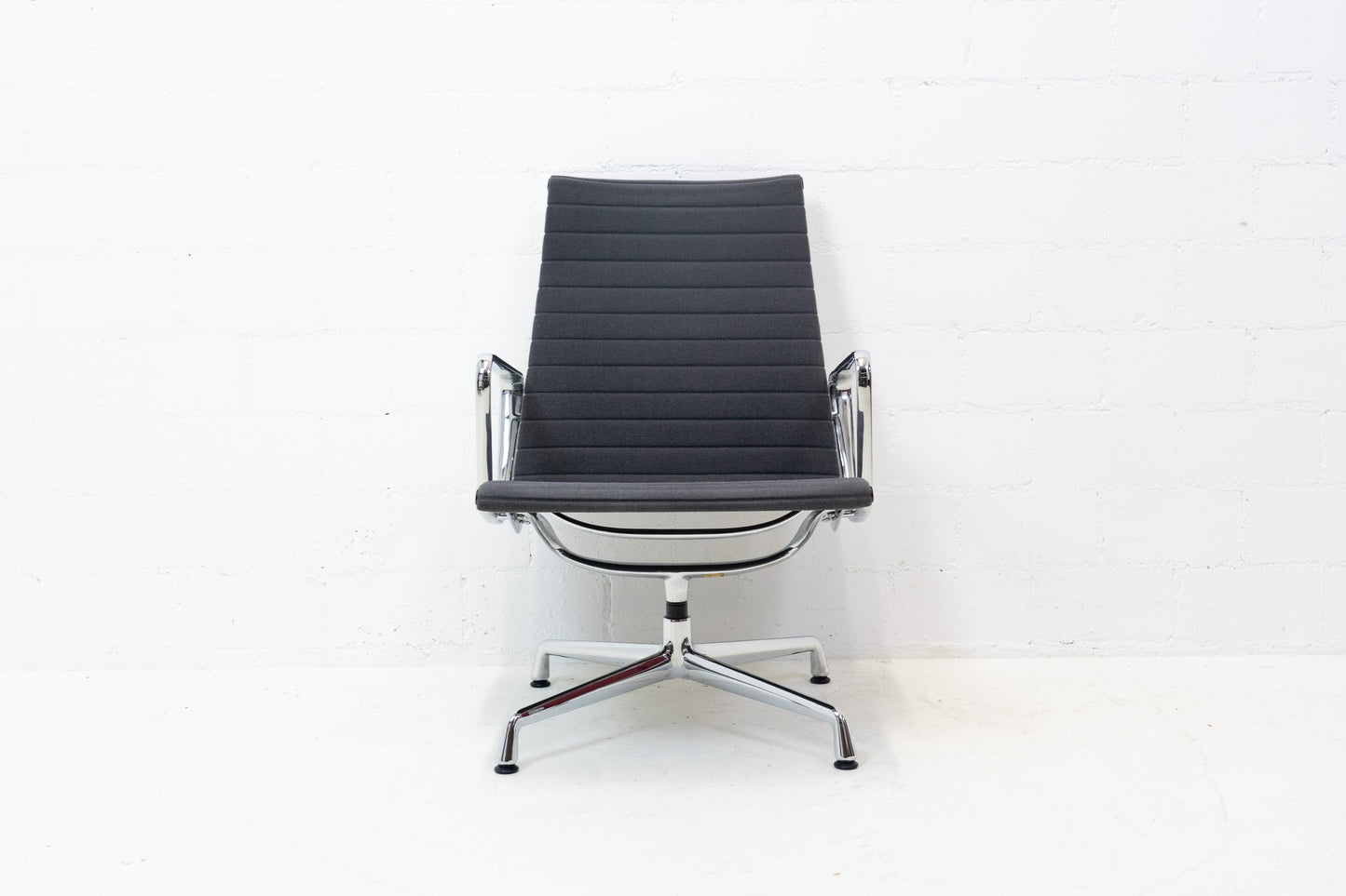Vitra Eames Aluminium Chair EA 116 Nr. 3