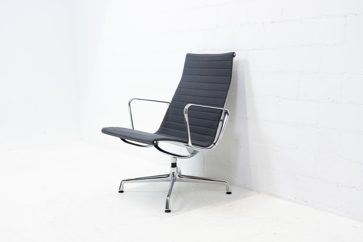 Vitra Eames Aluminium Chair EA 116 Nr. 3