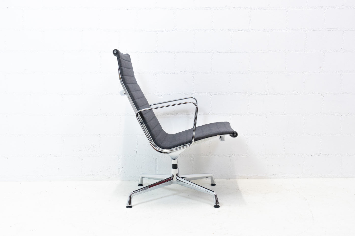 Vitra Eames Aluminium Chair EA 116 Nr. 3