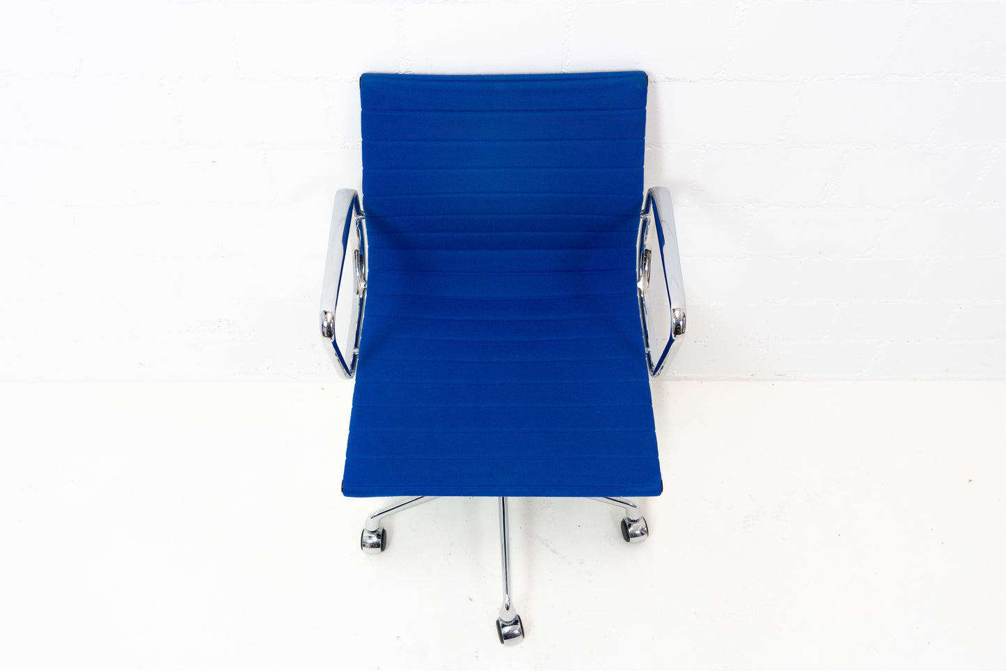 Vitra Aluminium Chair EA 117 Hopsak Nr. 4