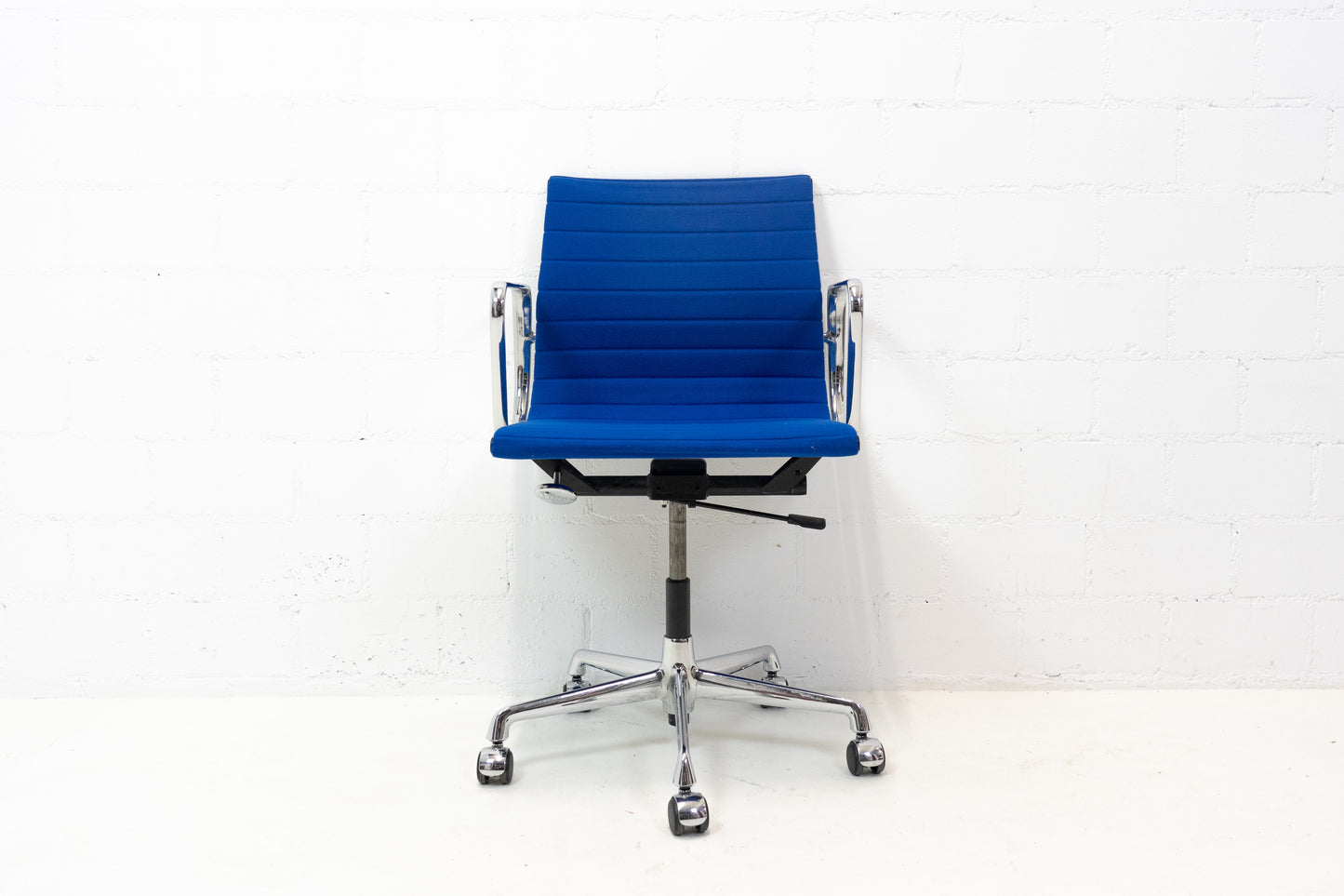 Vitra Aluminium Chair EA 117 Hopsak Nr. 4