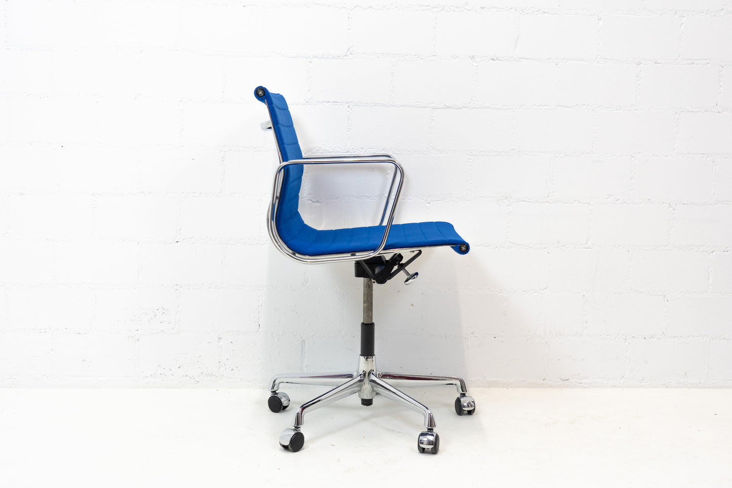 Vitra Aluminium Chair EA 117 Hopsak Nr. 4