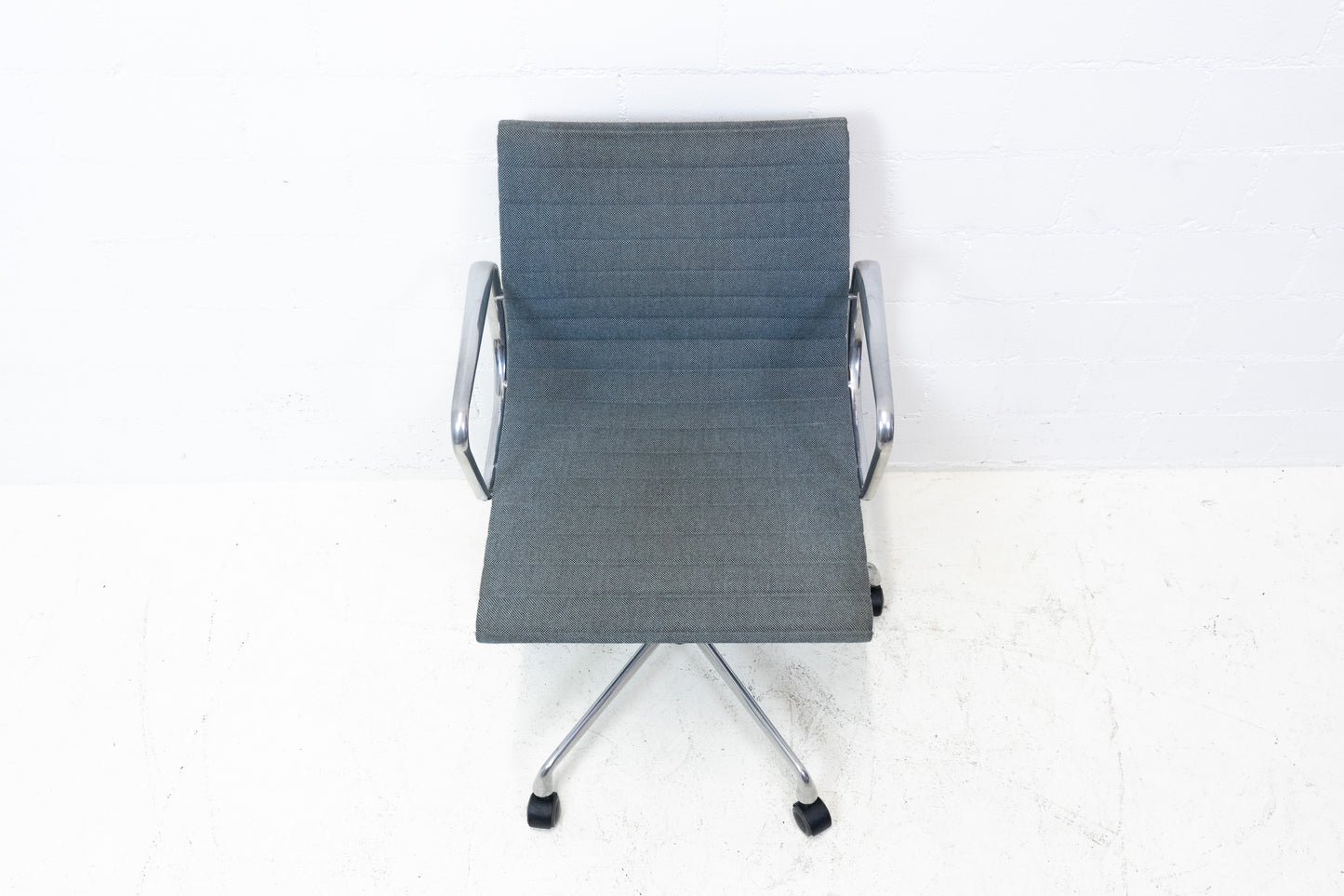 Vitra Aluminium Chair EA 117 Hopsak Nr. 8
