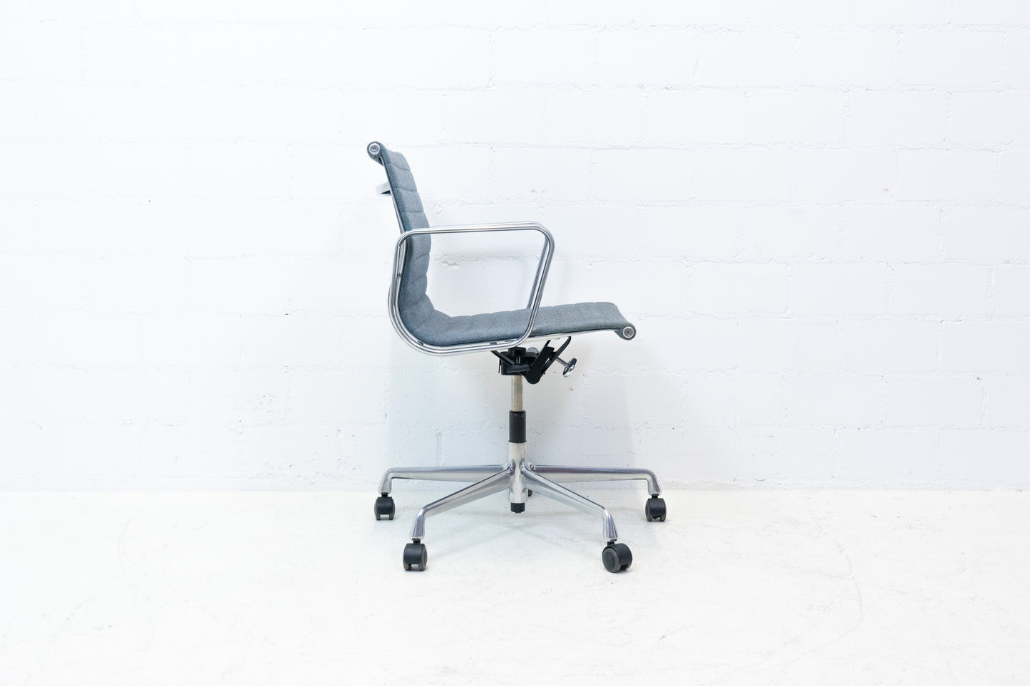 Vitra Aluminium Chair EA 117 Hopsak Nr. 8