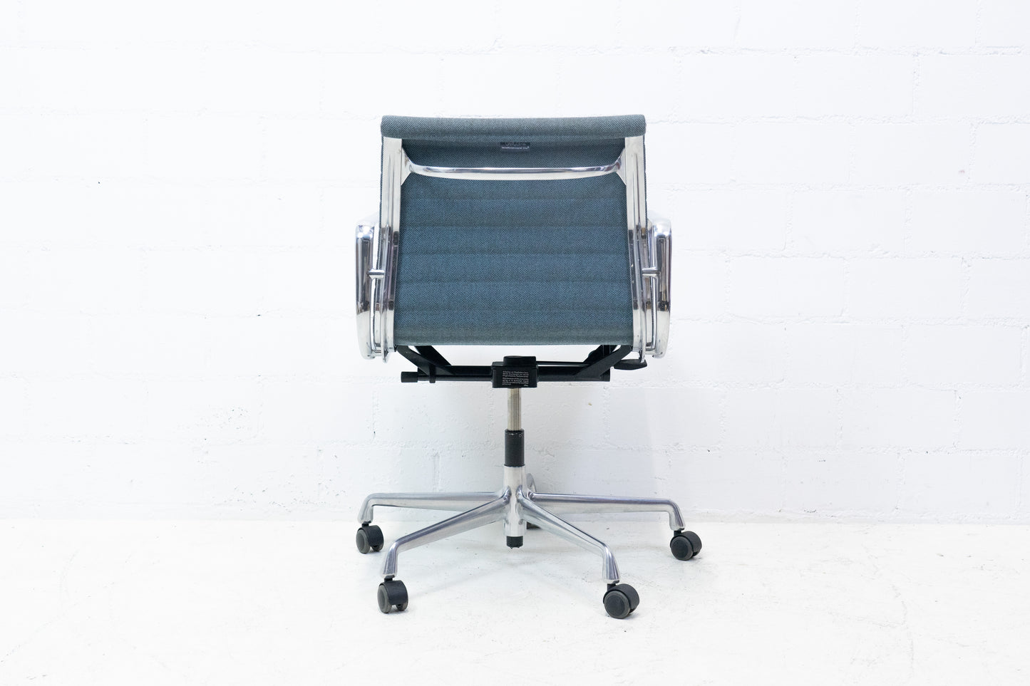 Vitra Aluminium Chair EA 117 Hopsak Nr. 8