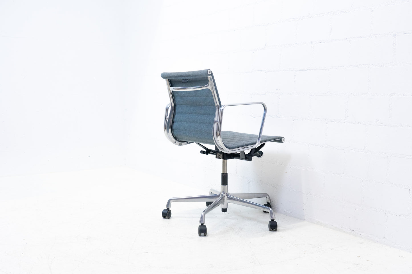 Vitra Aluminium Chair EA 117 Hopsak Nr. 8