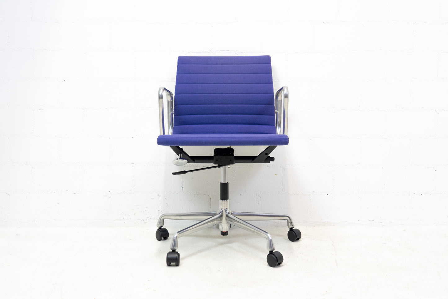 Vitra Aluminium Chair EA 117 Hopsak Nr. 3