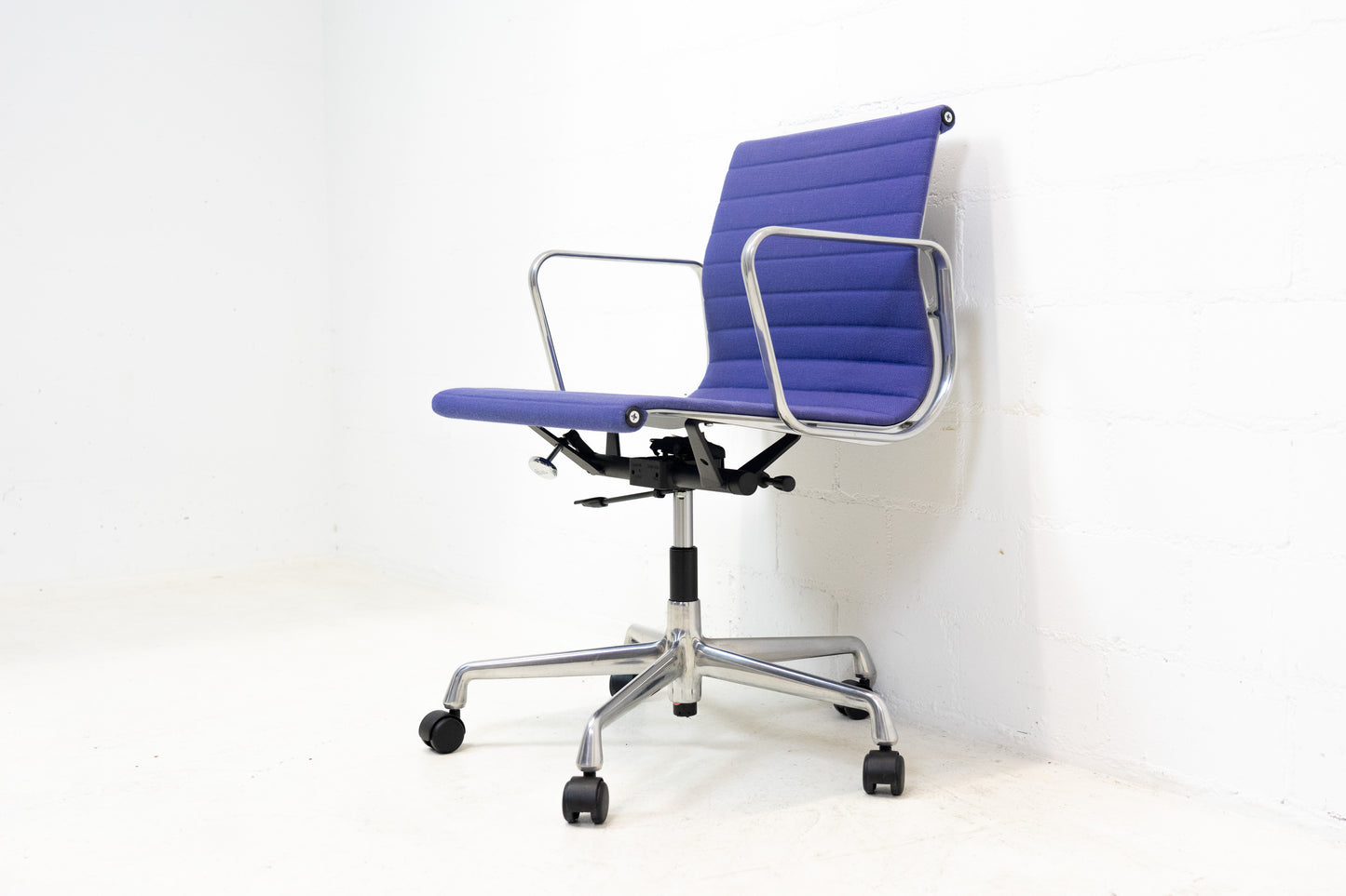Vitra Aluminium Chair EA 117 Hopsak Nr. 3