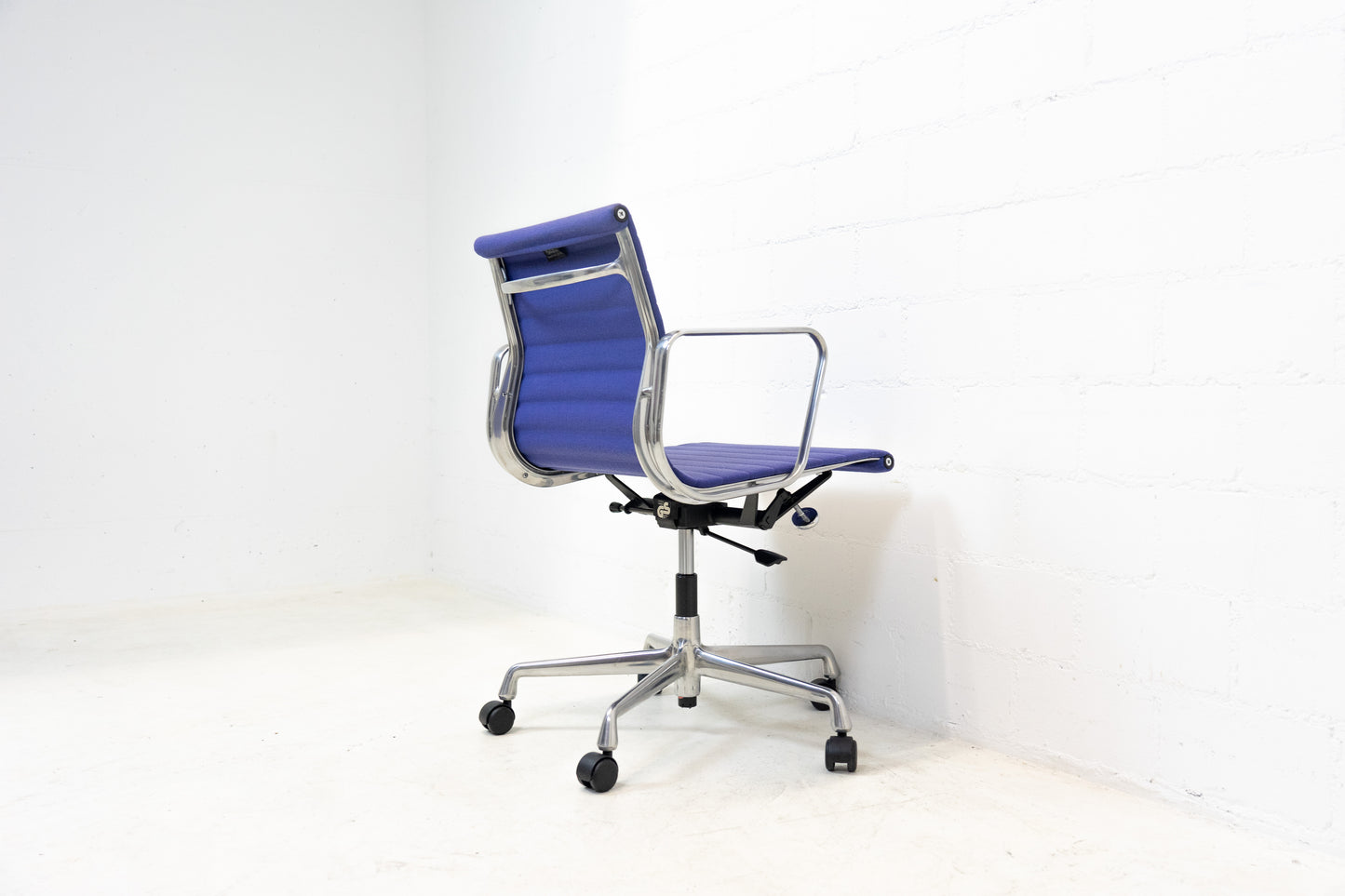 Vitra Aluminium Chair EA 117 Hopsak Nr. 3