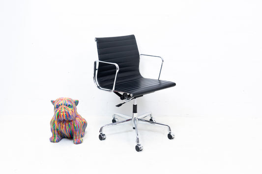 Vitra Aluminium Chair EA 117 Leder Nr. 4