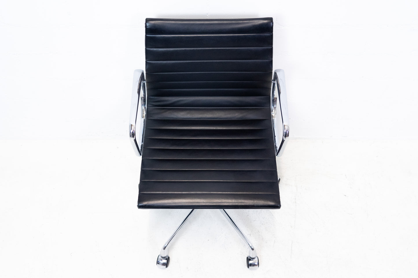 Vitra Aluminium Chair EA 117 Leder Nr. 4