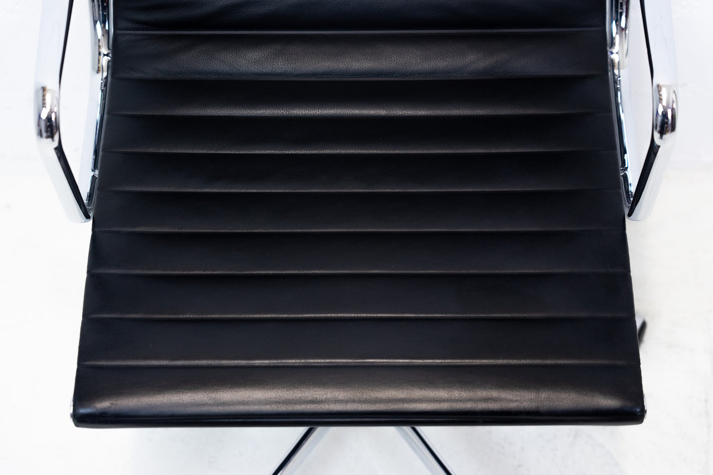 Vitra Aluminium Chair EA 117 Leder Nr. 4