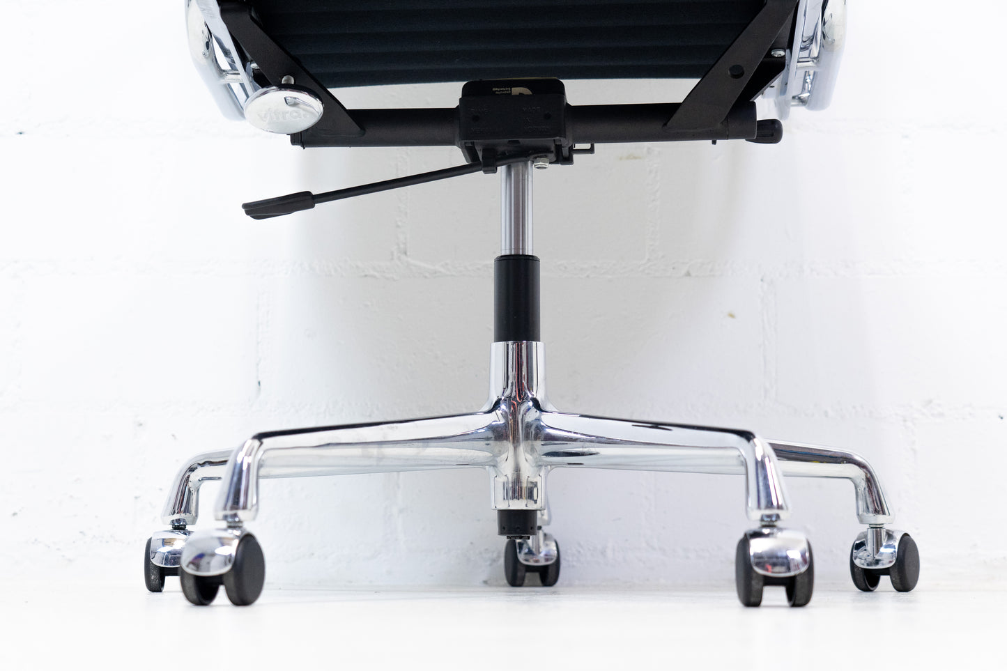 Vitra Aluminium Chair EA 117 Leder Nr. 4