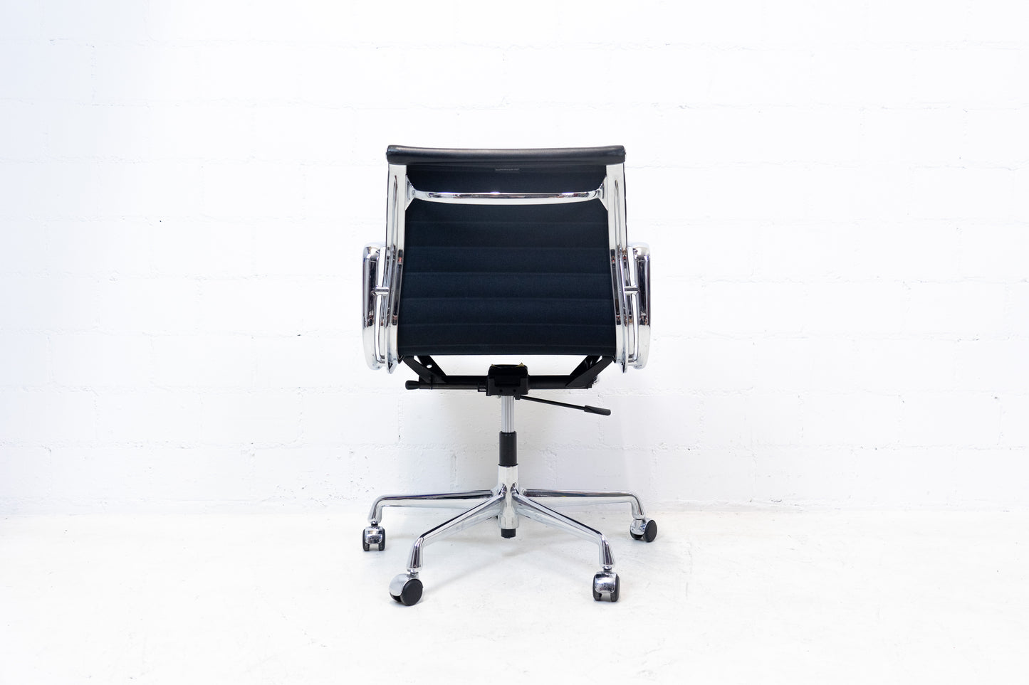 Vitra Aluminium Chair EA 117 Leder Nr. 4