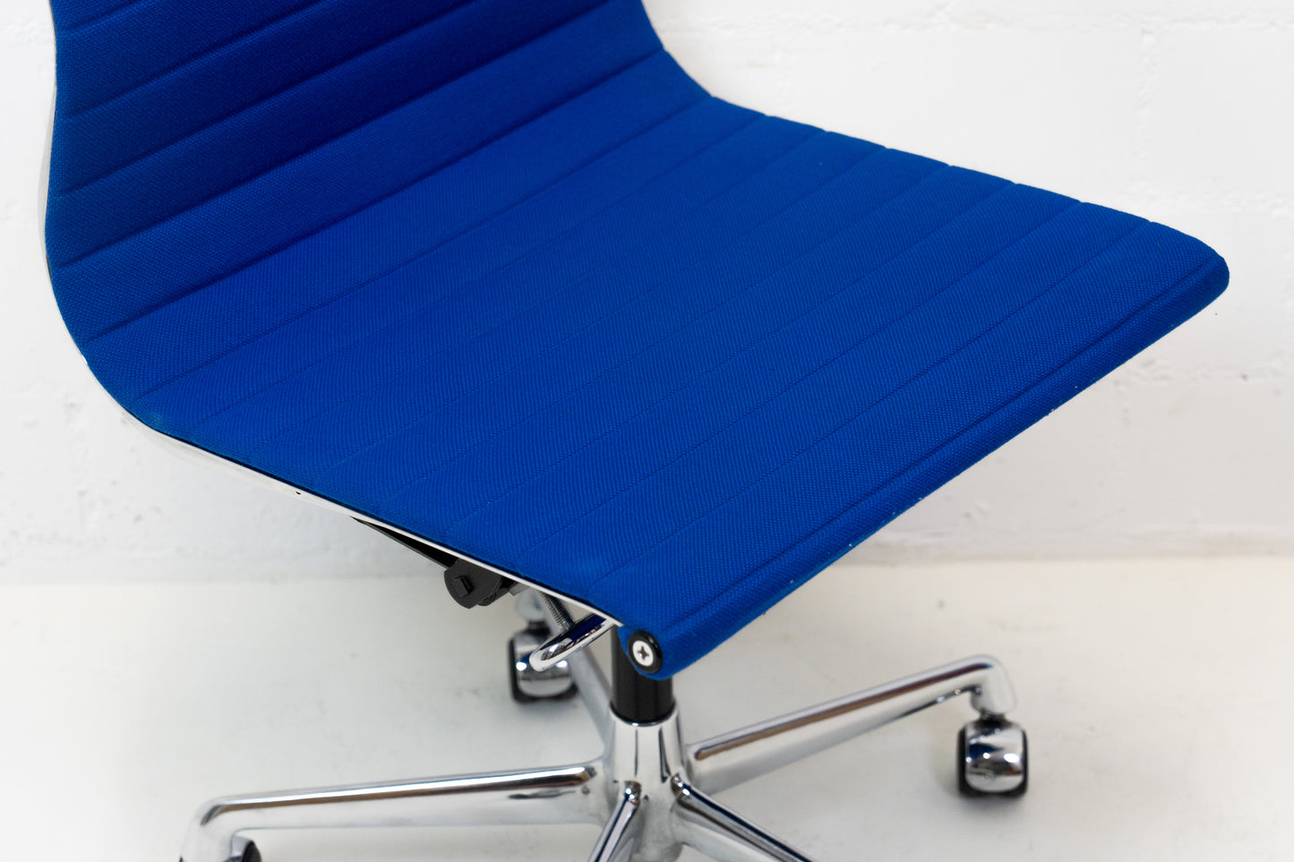 Vitra Aluminium Chair EA 117 Hopsak Nr. 5