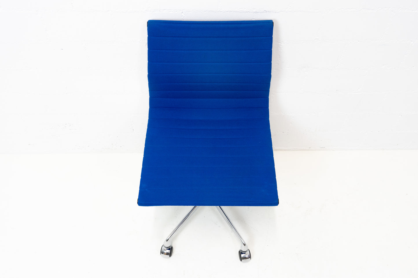 Vitra Aluminium Chair EA 117 Hopsak Nr. 5