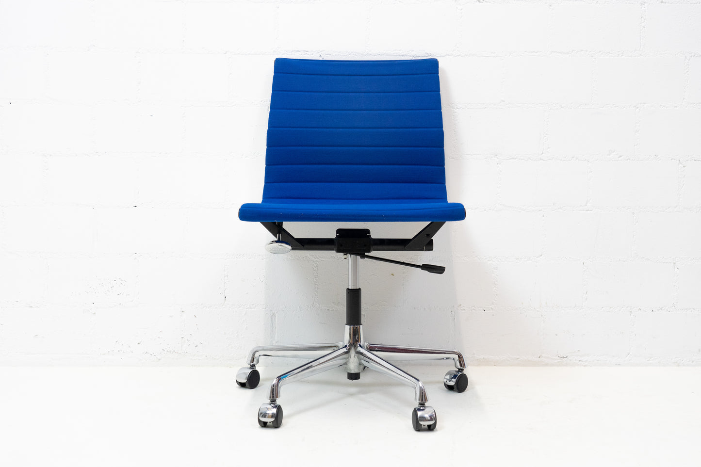 Vitra Aluminium Chair EA 117 Hopsak Nr. 5