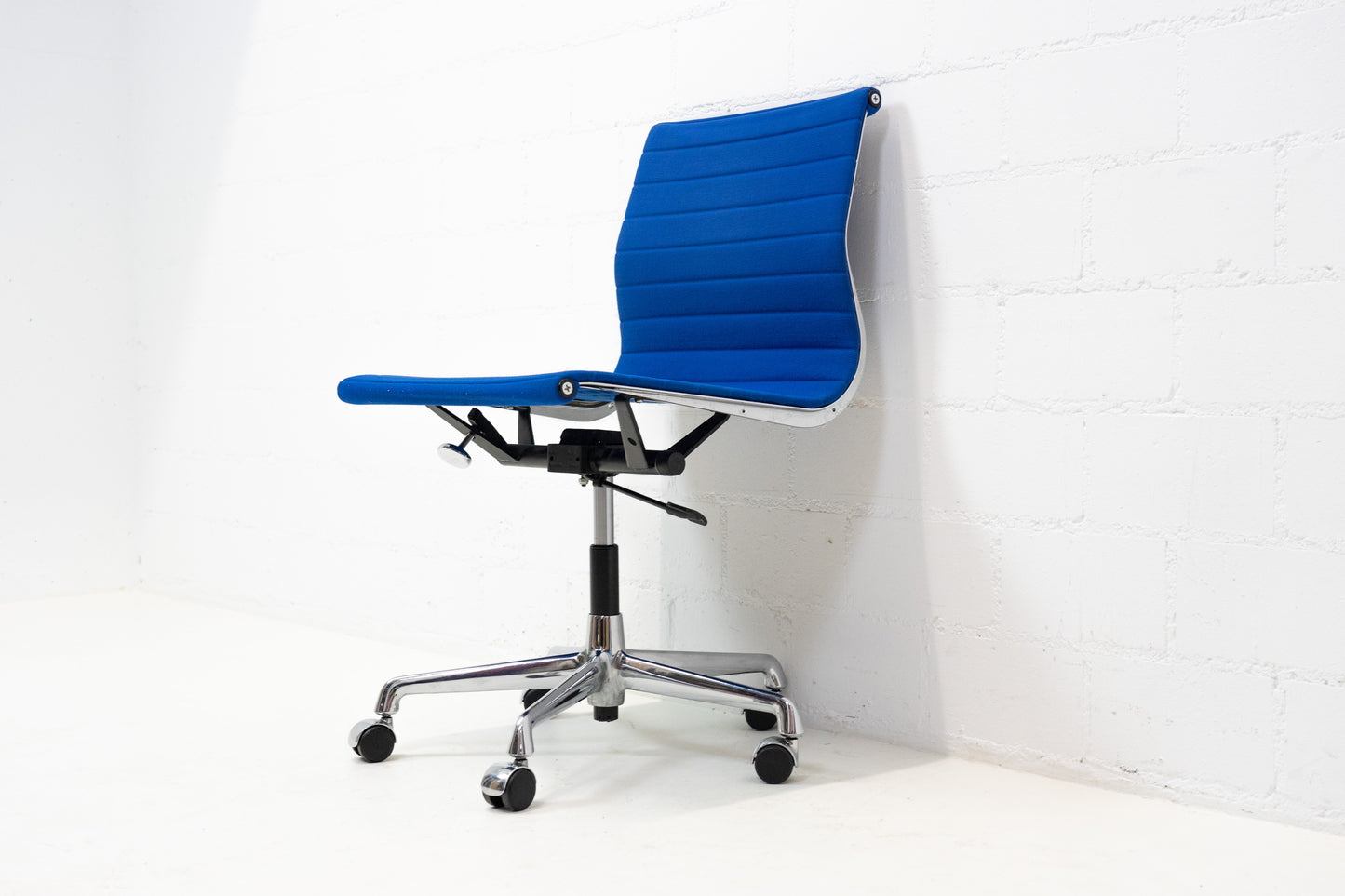 Vitra Aluminium Chair EA 117 Hopsak Nr. 5