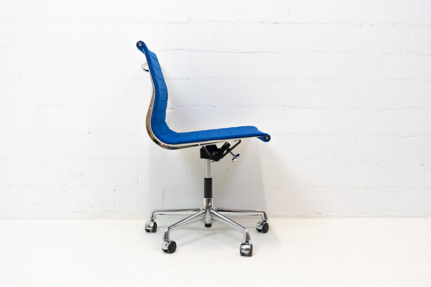 Vitra Aluminium Chair EA 117 Hopsak Nr. 5