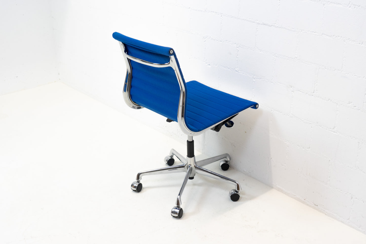 Vitra Aluminium Chair EA 117 Hopsak Nr. 5