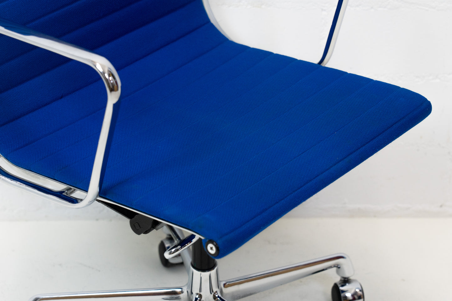Vitra Aluminium Chair EA 117 Hopsak Nr. 6